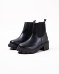 Off Duty Model Aesthetics Black Chelsea Boots With Track Soles