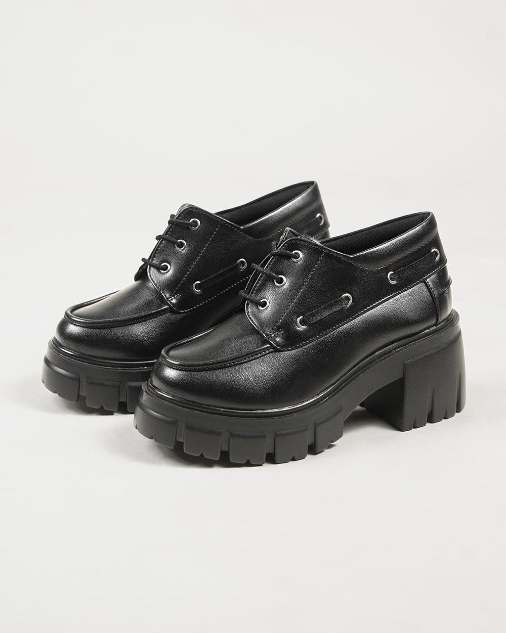 Off Duty Aesthetic Lace-Up Shoes