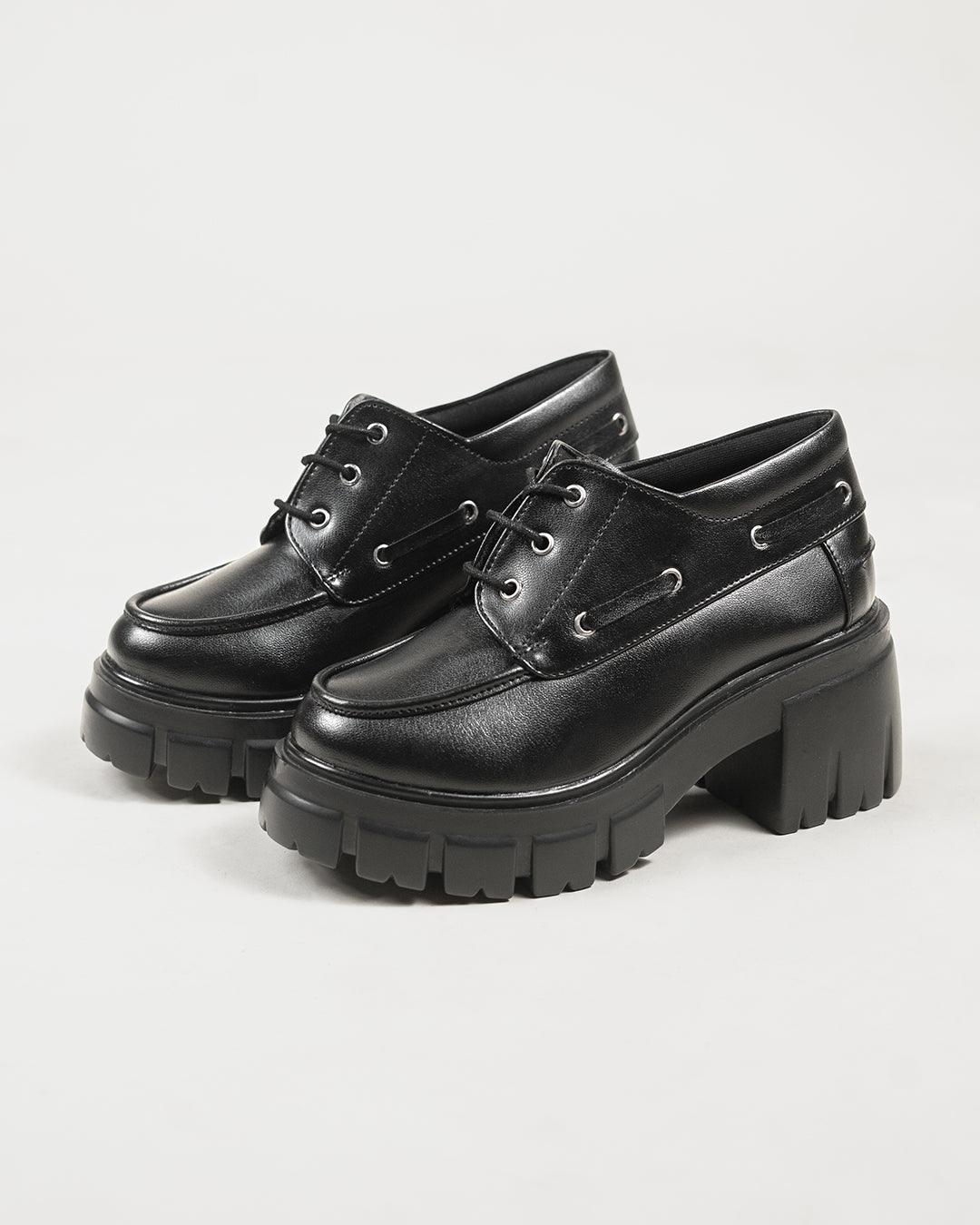 Off Duty Aesthetic Lace-Up Shoes