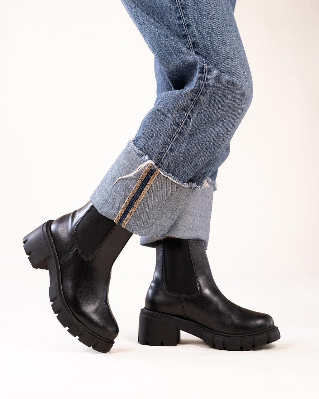 Off Duty Model Aesthetics Black Chelsea Boots With Track Soles