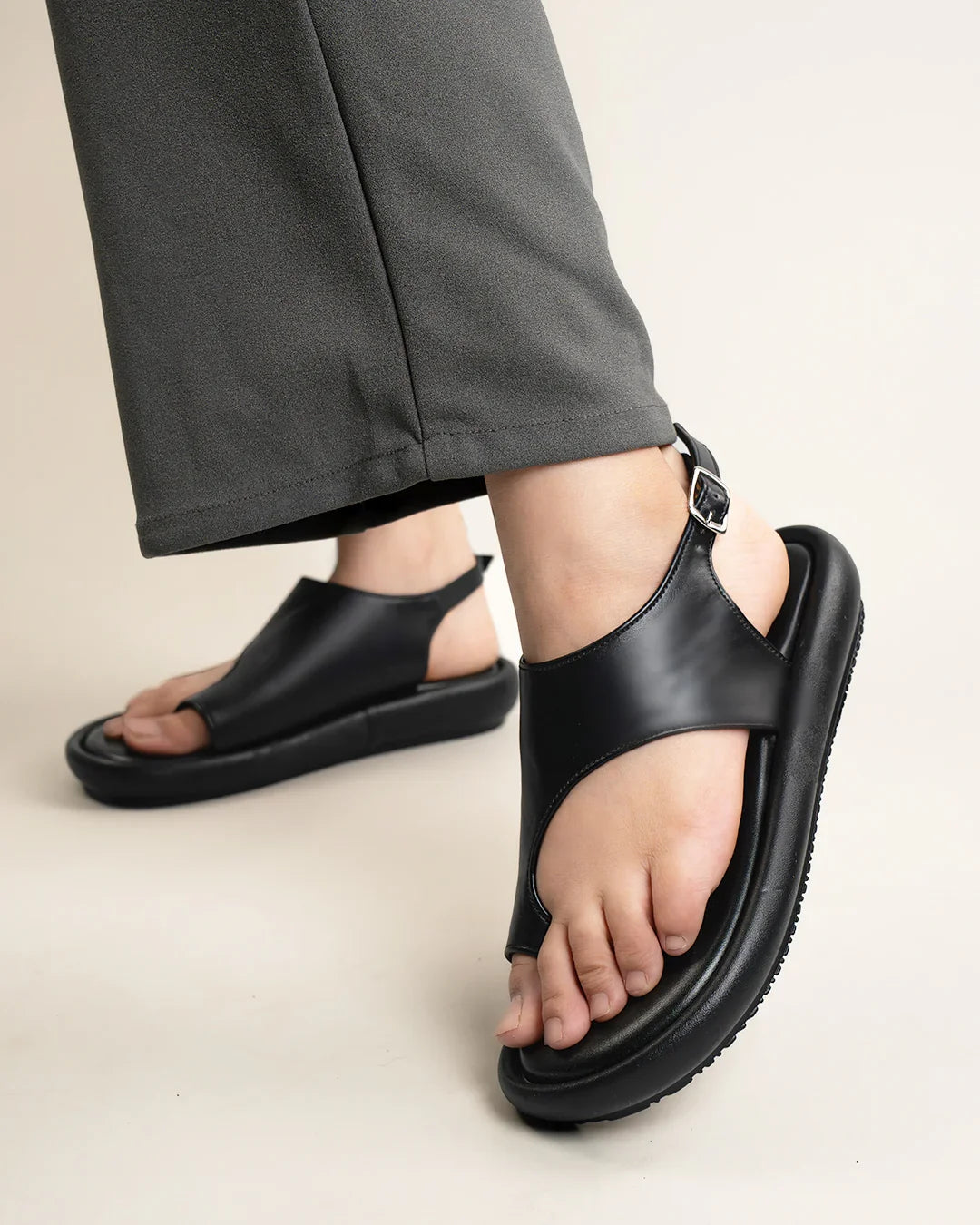 Women Black Toe Ring Flatforms