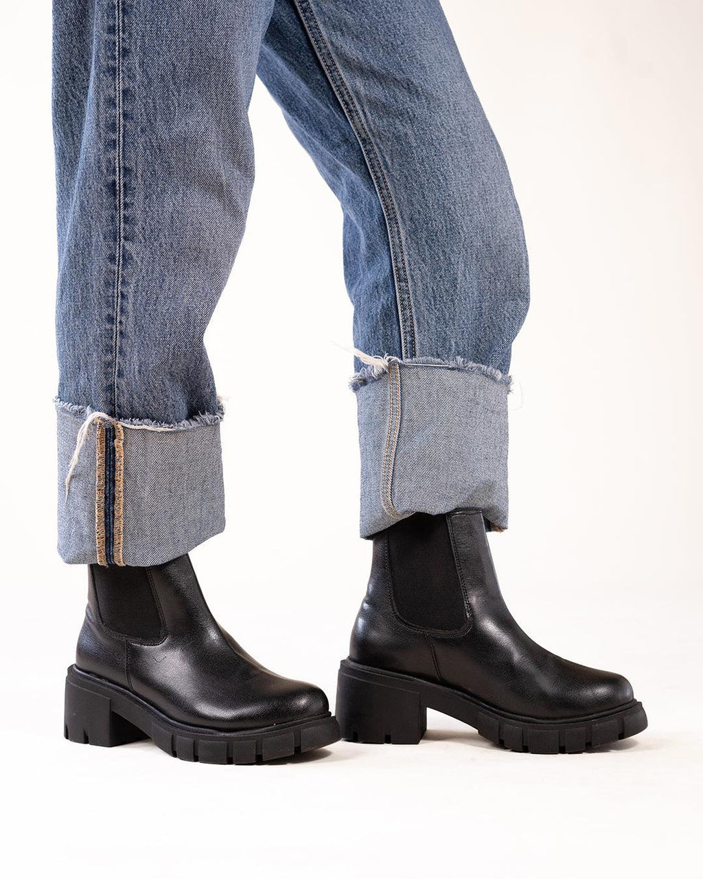 Off Duty Model Aesthetics Black Chelsea Boots With Track Soles