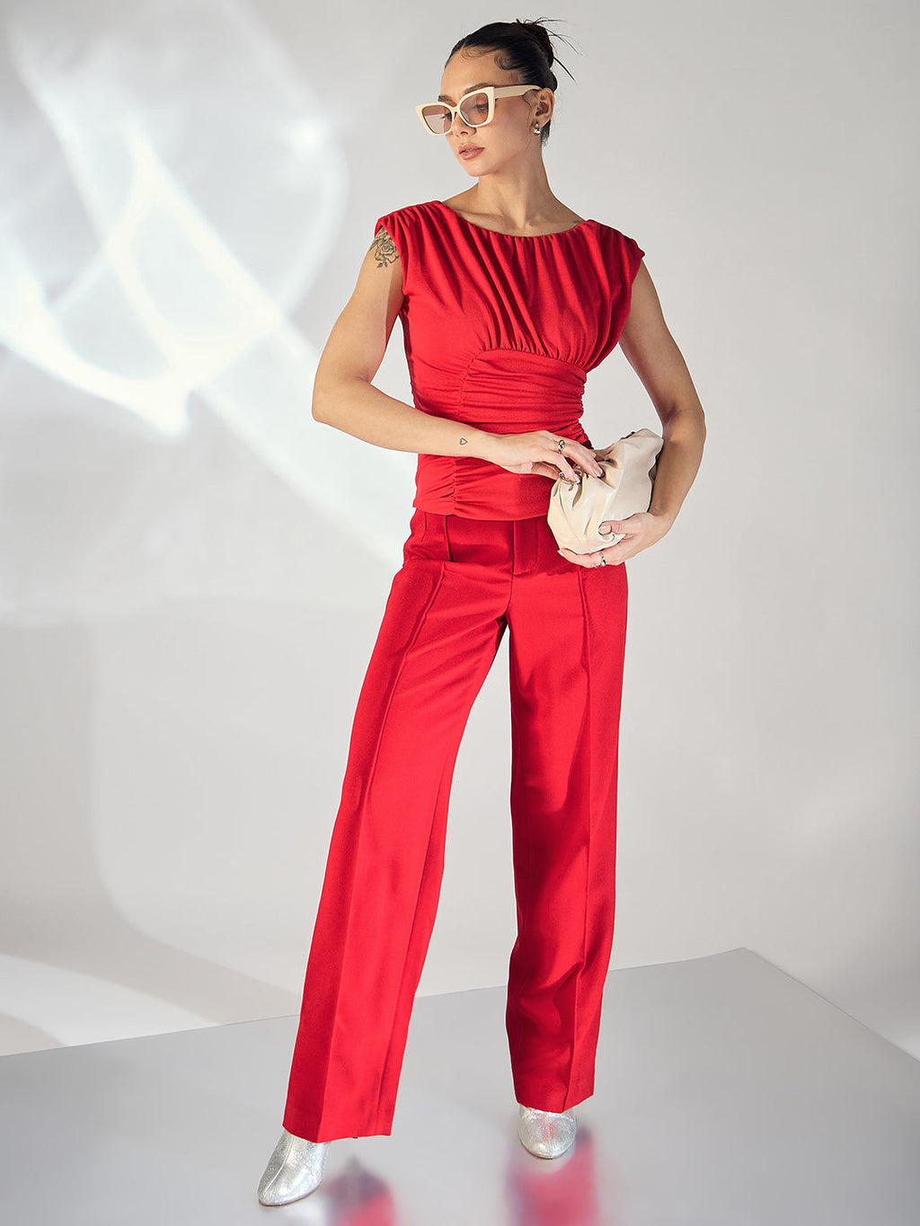 Stretchable Gathered Detailed Boat Neck Top